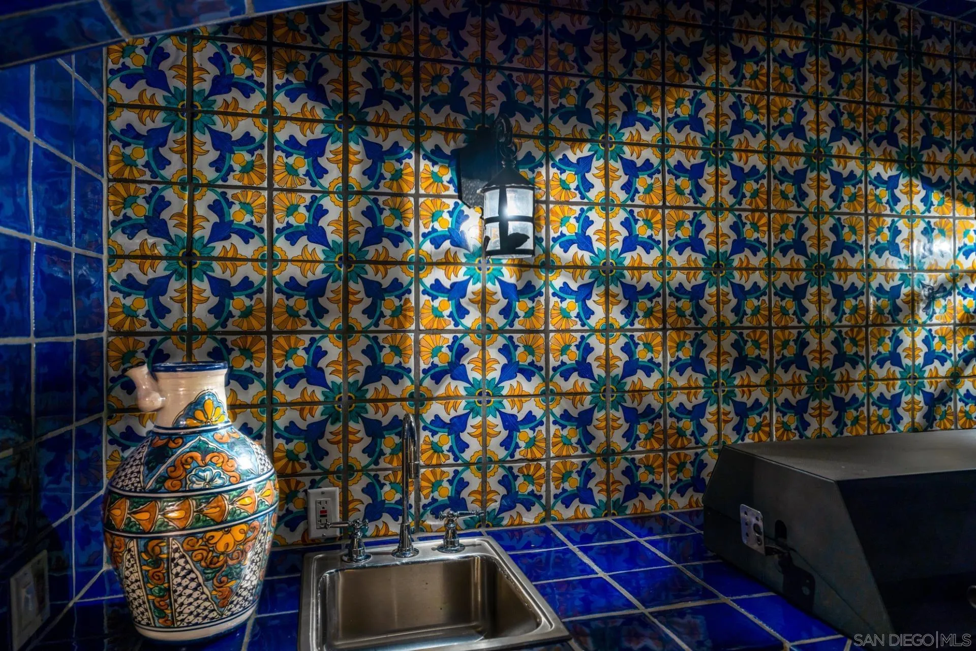 6174 El Tordo Rancho Santa Fe, CA 92067 - Photo 27 of 58 a room with lots of flowers and lots of flowers