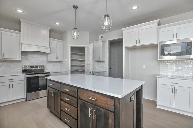 $639,950 | 2682 West Park Street, Olathe, KS 66061