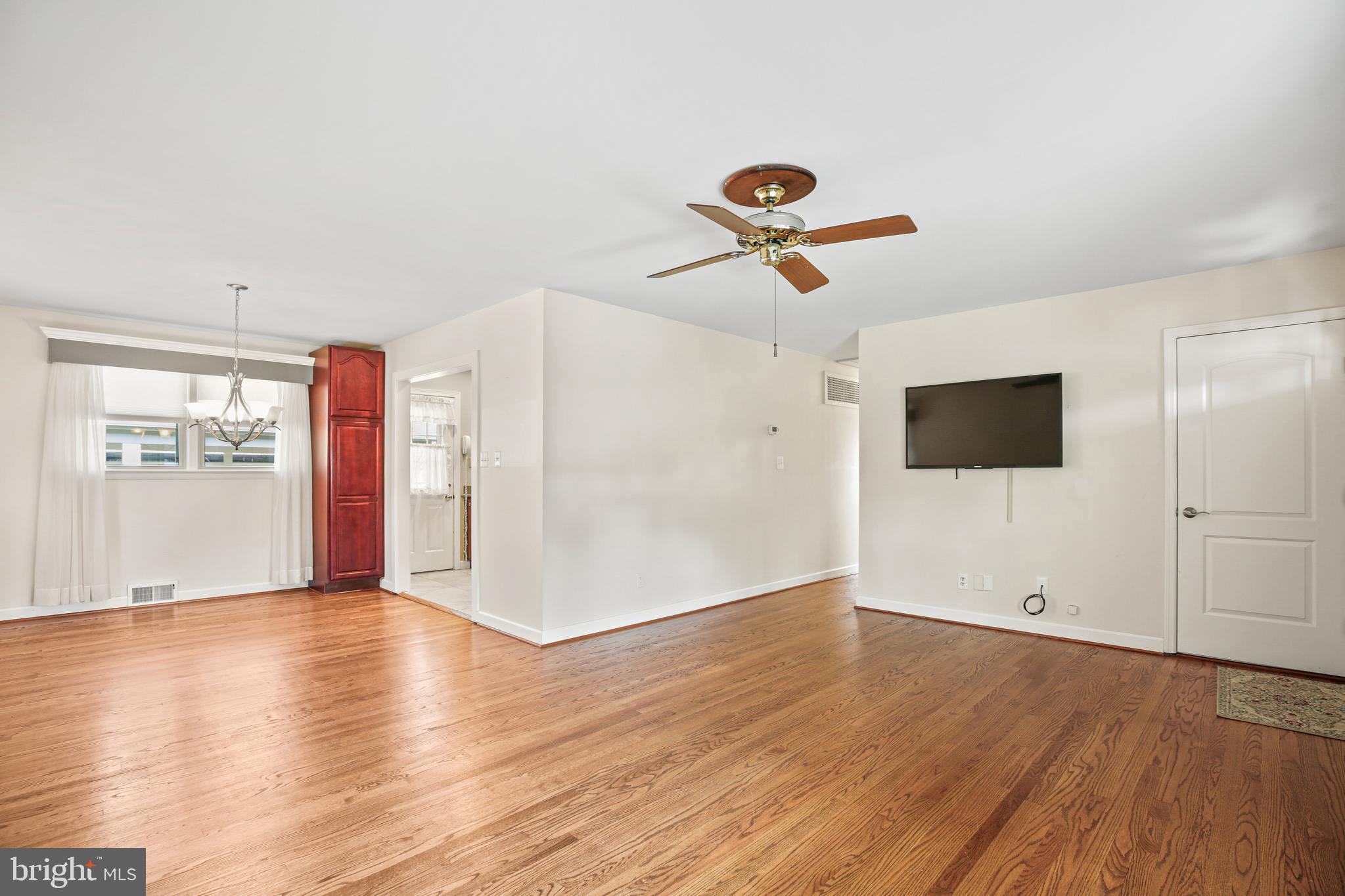 7418 Jervis Street Springfield, VA 22151 - Photo 3 of 44