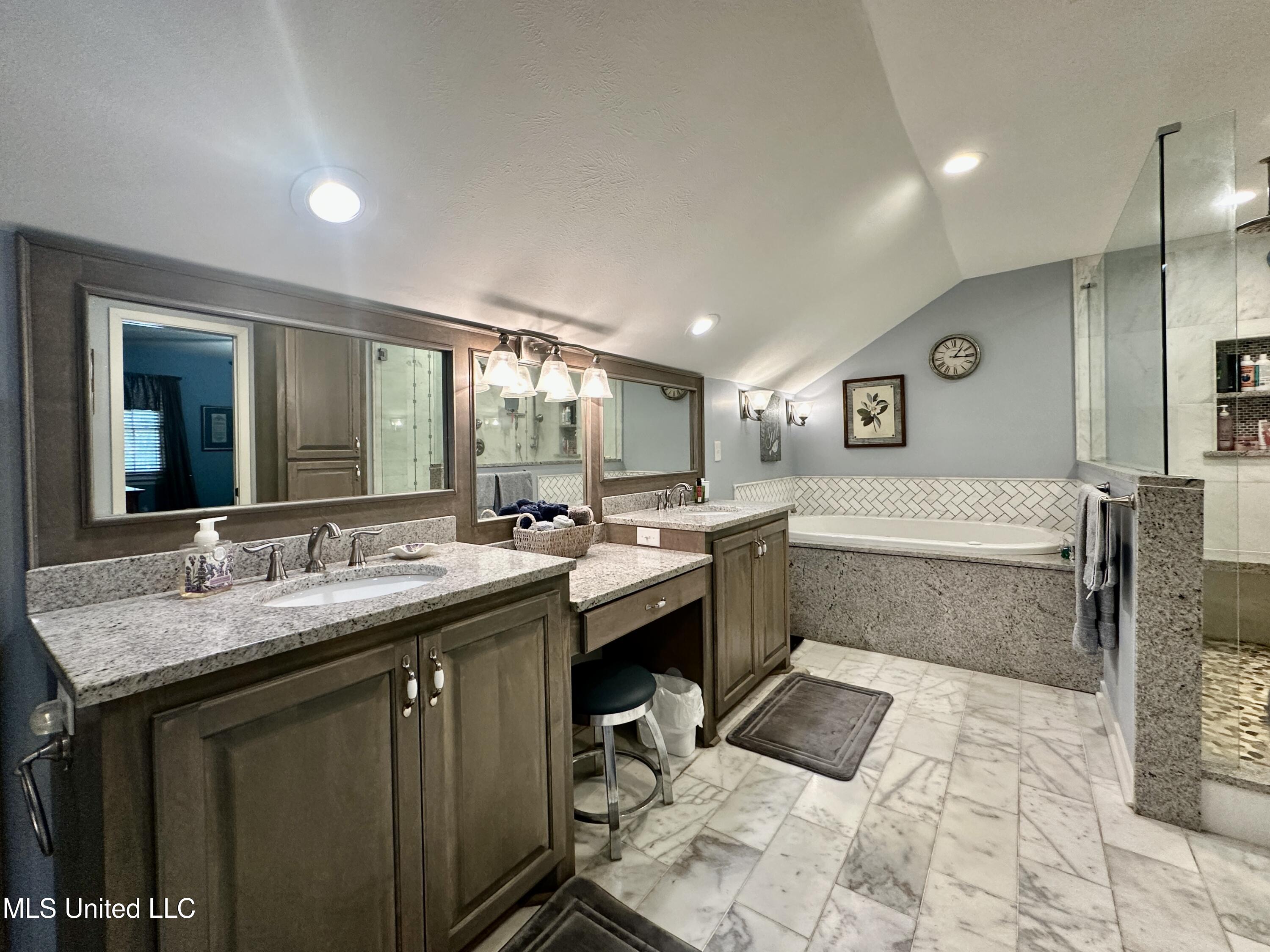 106 Caroline Cove Clinton, MS 39056 - Photo 38 of 49 IMG_9702