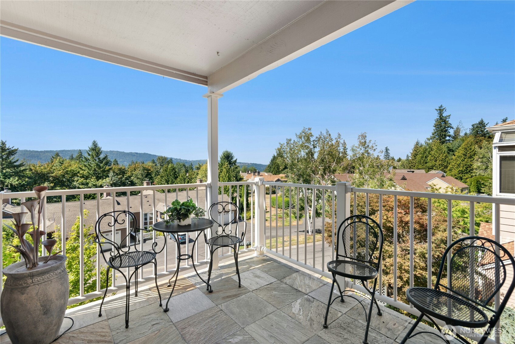 22541 Southeast 42nd Court, Unit 2252 Issaquah, WA 98029 - Photo 30 of 37 a view of a chairs and table in patio