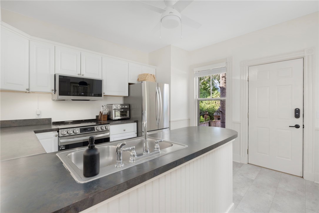 14 Greenough Place, Unit B Newport, RI 02840 - Photo 12 of 31