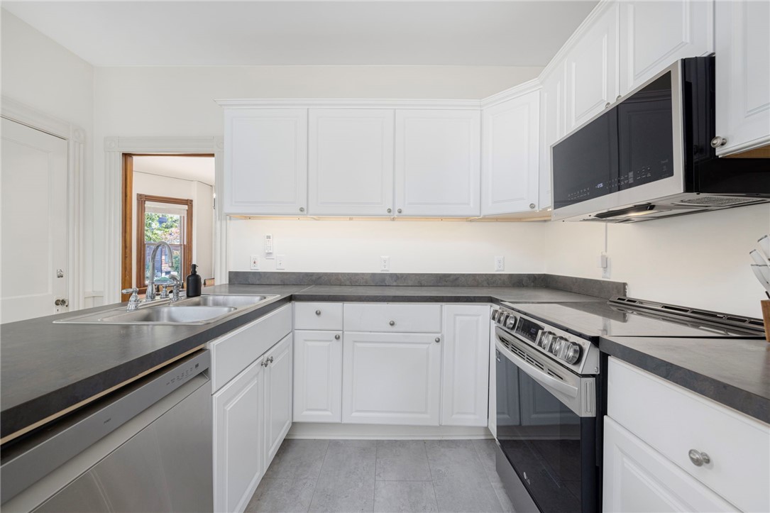 14 Greenough Place, Unit B Newport, RI 02840 - Photo 13 of 31