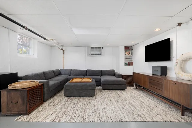 $18,500 | 14 Greenough Place, Unit B, Newport, RI 02840