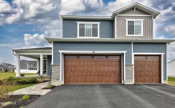 $875,000 | 10 Penfield Drive, Clifton Park, NY 12148