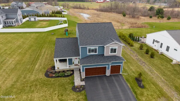 $875,000 | 10 Penfield Drive, Clifton Park, NY 12148