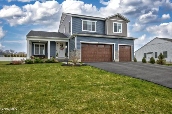 $875,000 | 10 Penfield Drive, Clifton Park, NY 12148
