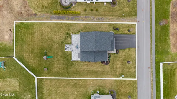 $875,000 | 10 Penfield Drive, Clifton Park, NY 12148