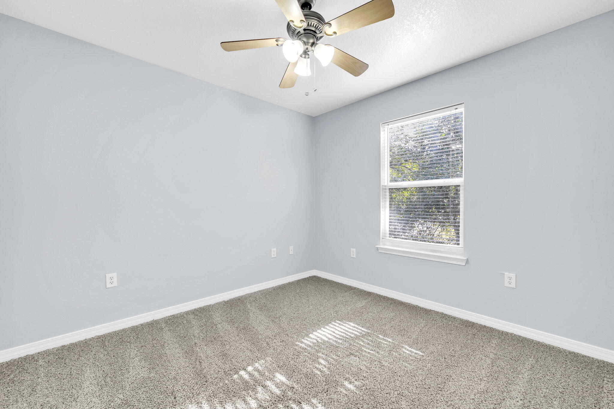 609 East Edney Avenue Crestview, FL 32539 - Photo 5 of 29 25-web-or-mls-DSC07512