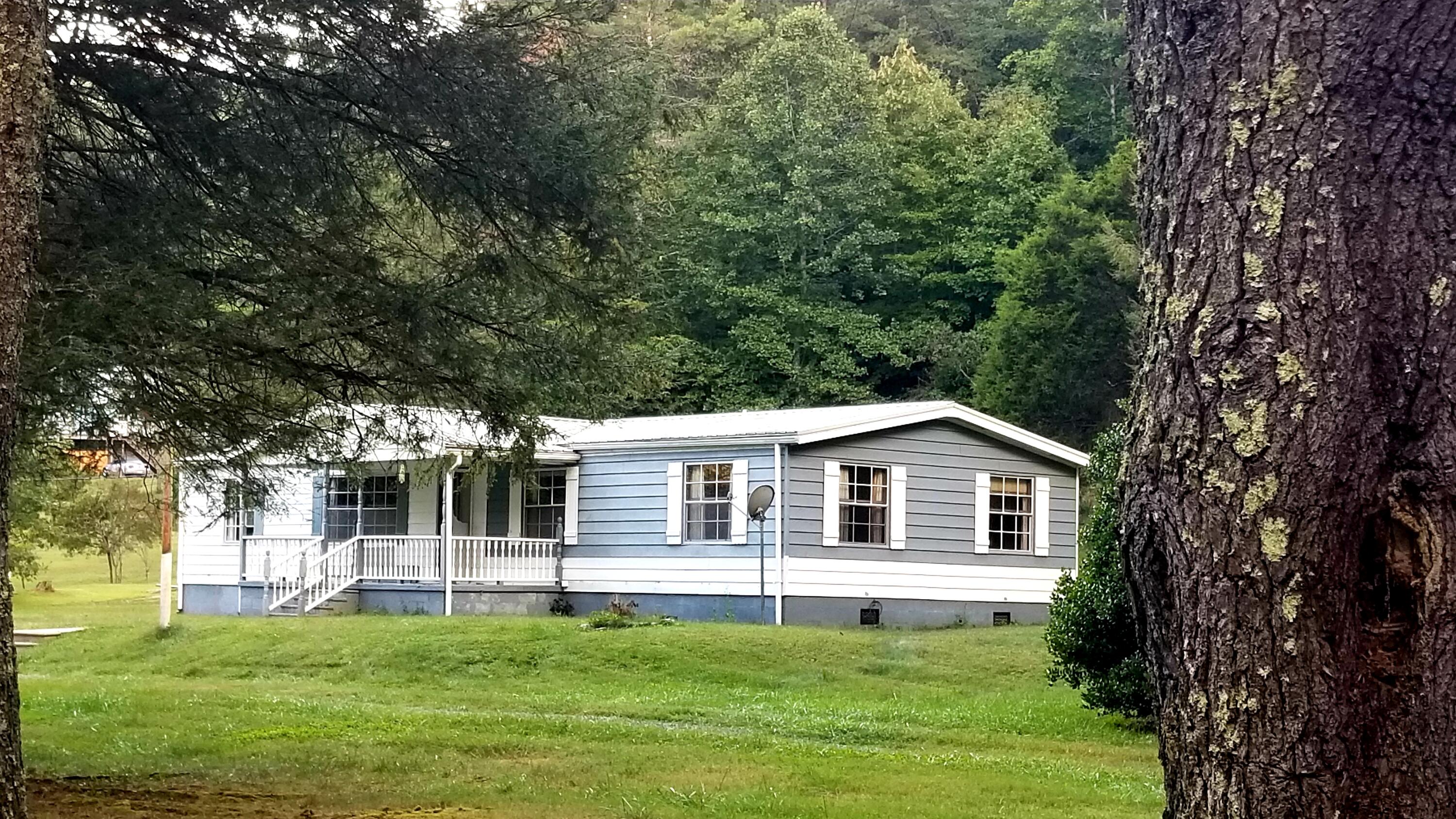 709 Scioto Road Unicoi, TN 37692 - Photo 2 of 23 709 Scioto Rd 2