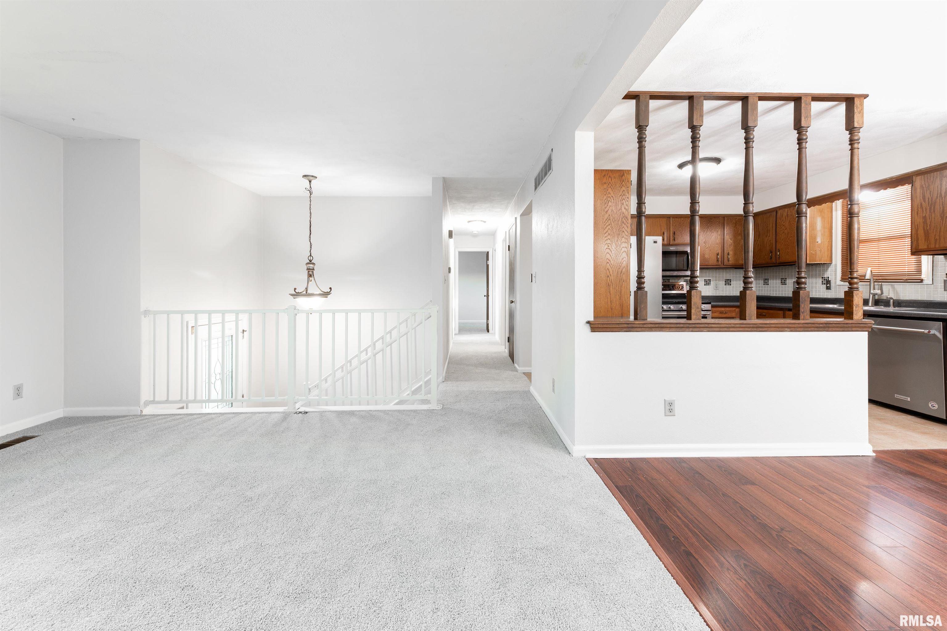 1315 West Queens Court Road Peoria, IL 61614 - Photo 12 of 52