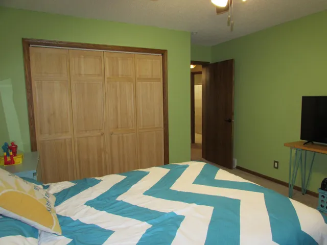 $430,000 | 1600 South Prairie Avenue, Fairmont, MN 56031