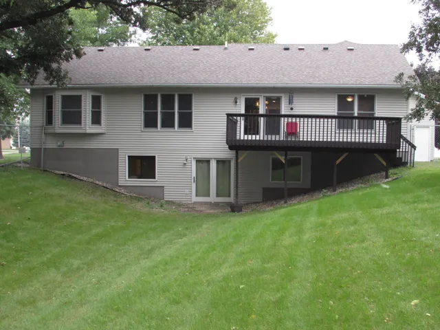 $430,000 | 1600 South Prairie Avenue, Fairmont, MN 56031