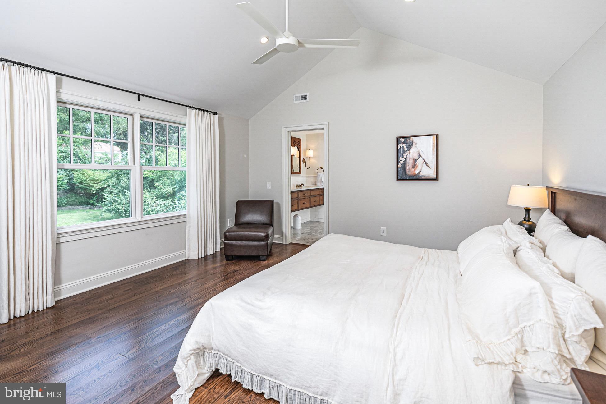 38 Pardee Circle Princeton, NJ 08540 - Photo 27 of 42 Main Bedroom with Cathedral Ceiling on Second Fl