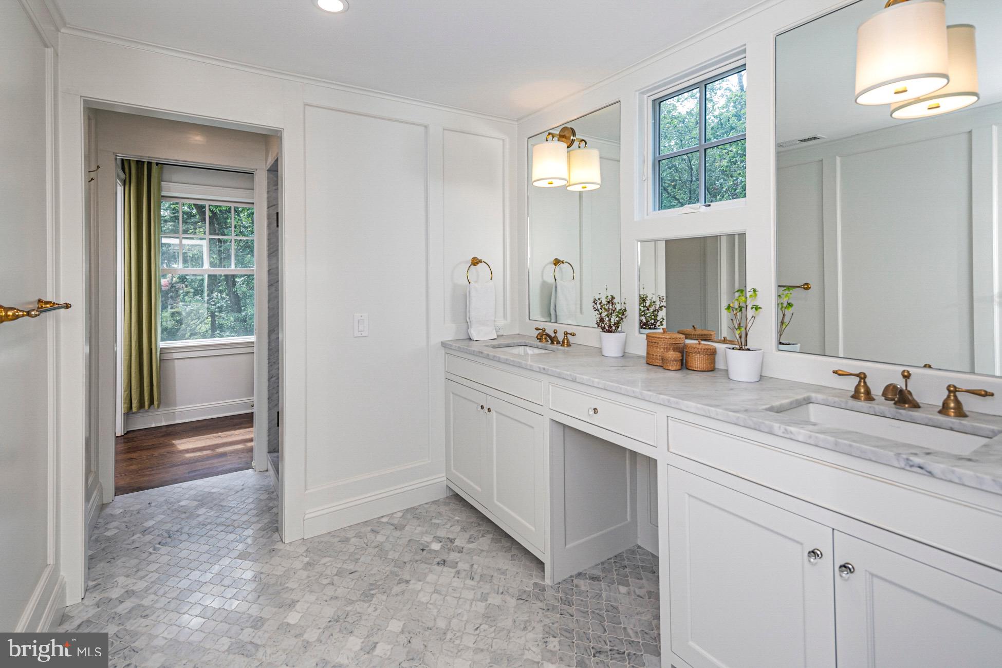 38 Pardee Circle Princeton, NJ 08540 - Photo 31 of 42 Full Hall Bath Shared by Bedroom 3 and 4 on 2nd Fl