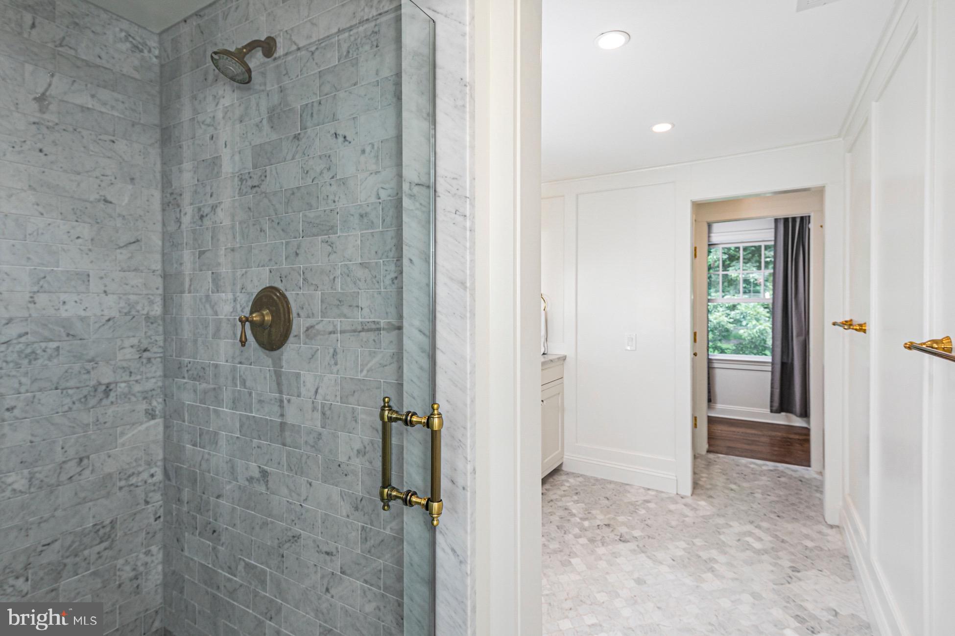 38 Pardee Circle Princeton, NJ 08540 - Photo 32 of 42 Full Hall Bath Shared by Bedroom 3 and 4 on 2nd Fl