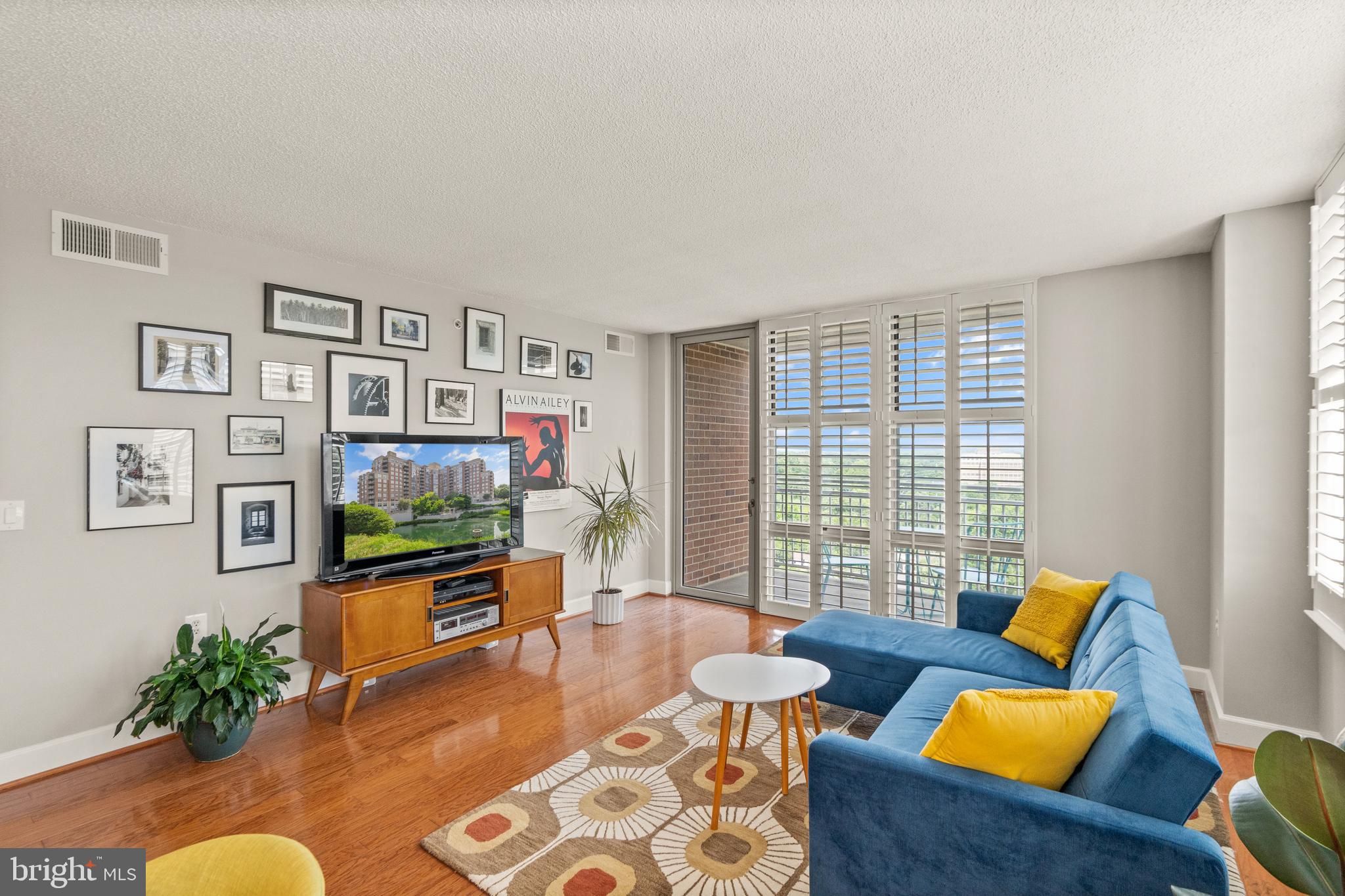 11800 Sunset Hills Road, Unit 1120 Reston, VA 20190 - Photo 14 of 61 Spacious living room