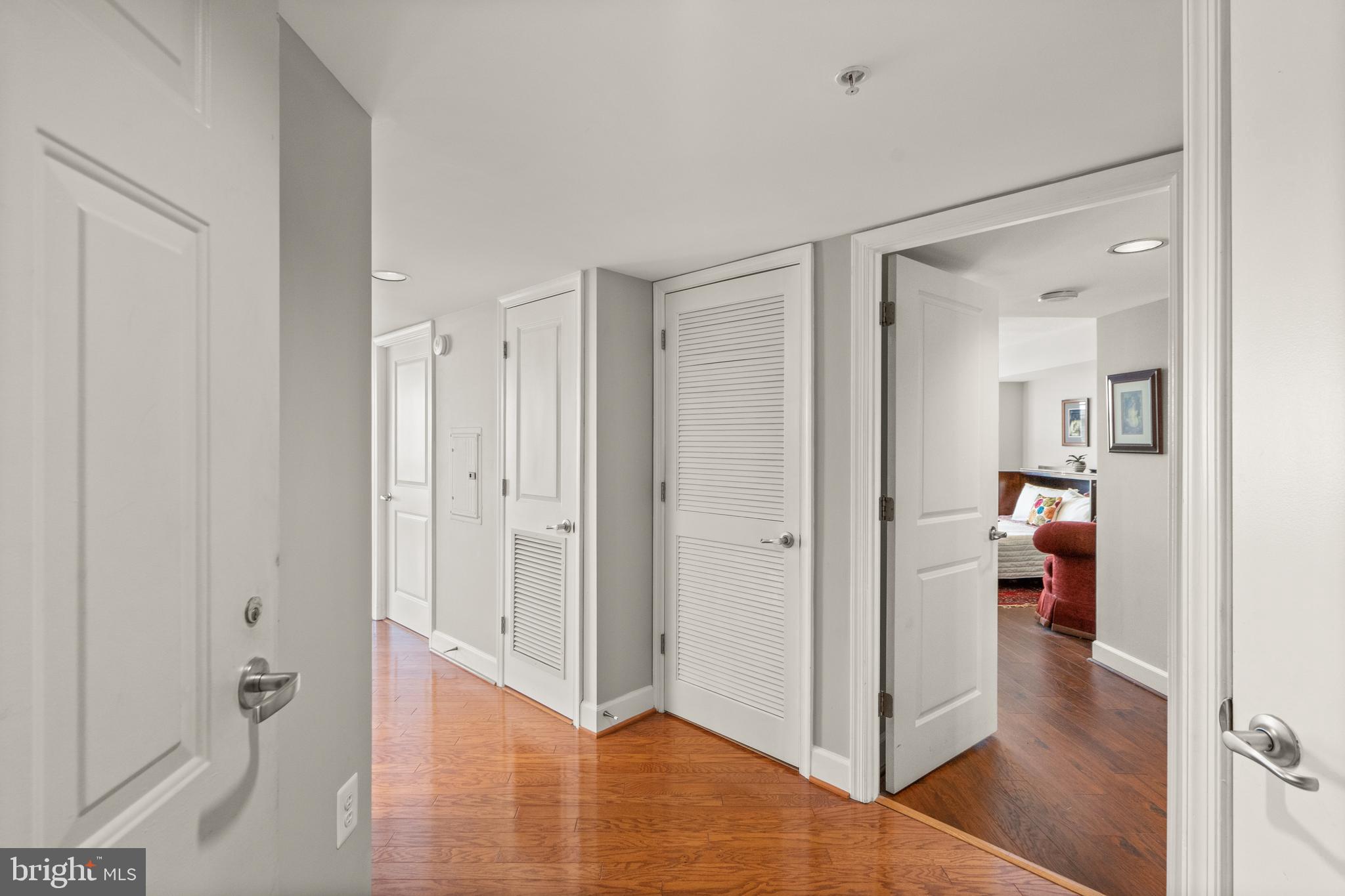 11800 Sunset Hills Road, Unit 1120 Reston, VA 20190 - Photo 6 of 61 Entryway