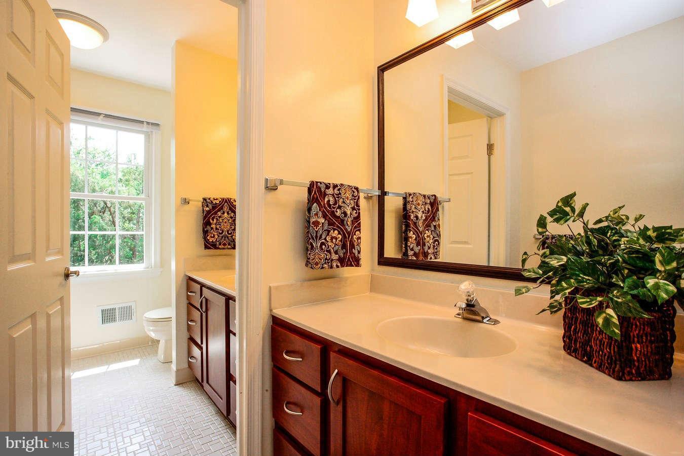 1556 Trails Edge Lane Reston, VA 20194 - Photo 18 of 30 Bath