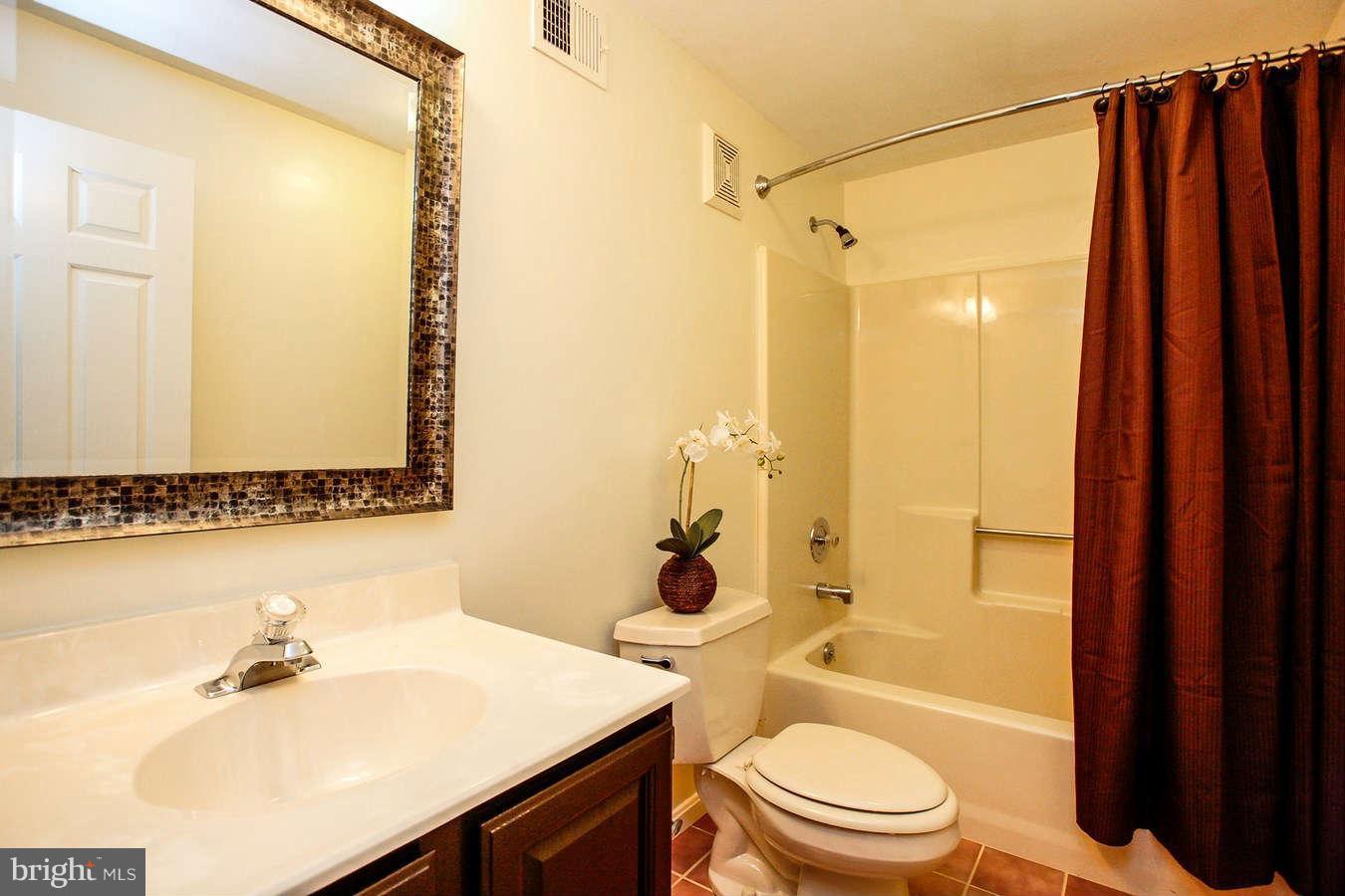 1556 Trails Edge Lane Reston, VA 20194 - Photo 21 of 30 Bath