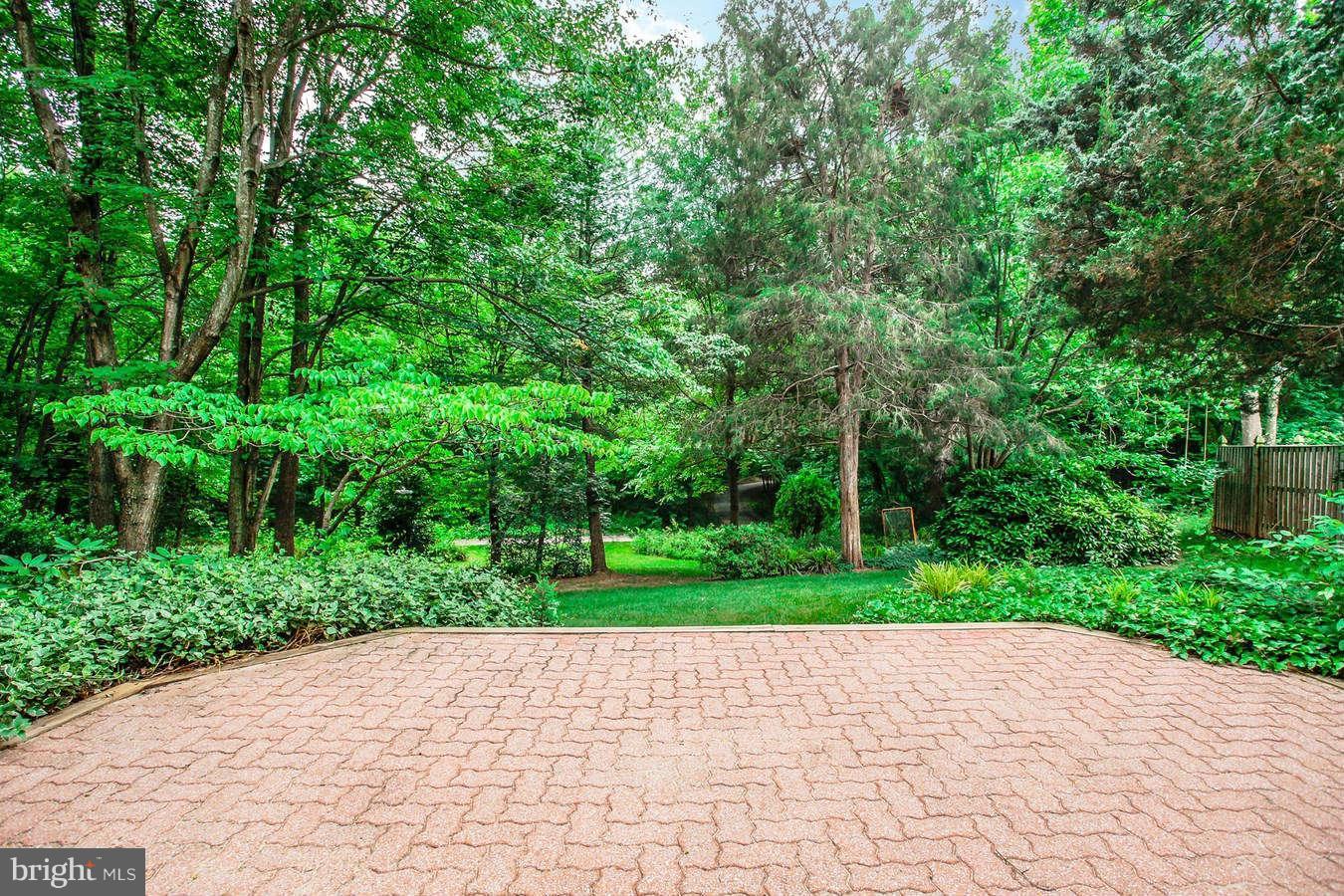 1556 Trails Edge Lane Reston, VA 20194 - Photo 23 of 30 Exterior Rear