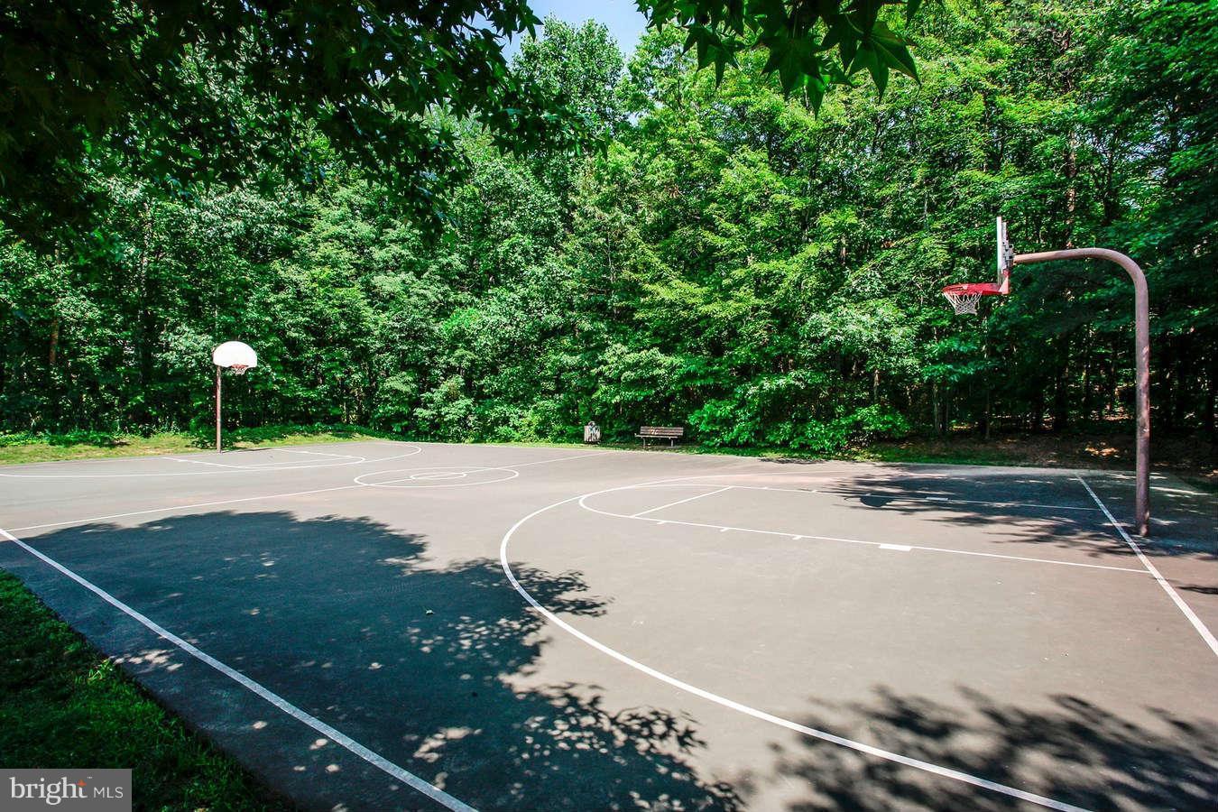 1556 Trails Edge Lane Reston, VA 20194 - Photo 26 of 30 Community