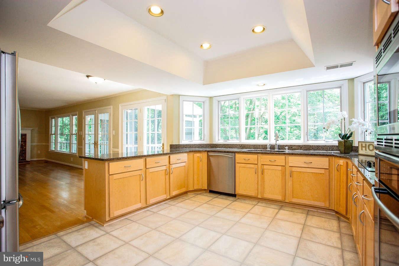 1556 Trails Edge Lane Reston, VA 20194 - Photo 8 of 30 Kitchen