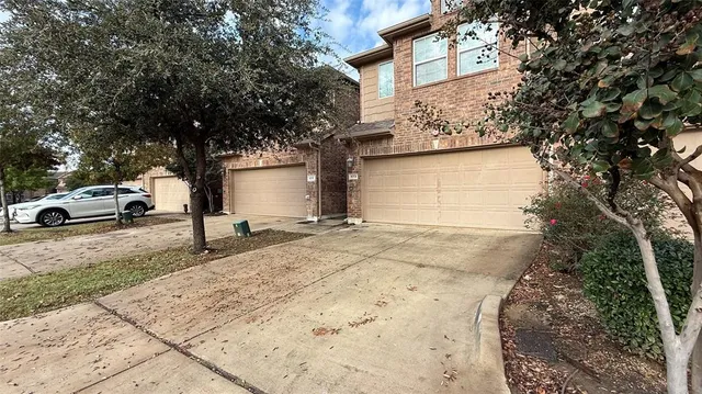 $2,350 | 173 Barrington Lane, Lewisville, TX 75067