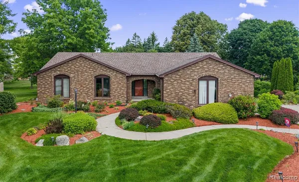 $595,000 | 3436 Wedgewood Drive, Rochester Hills, MI 48306
