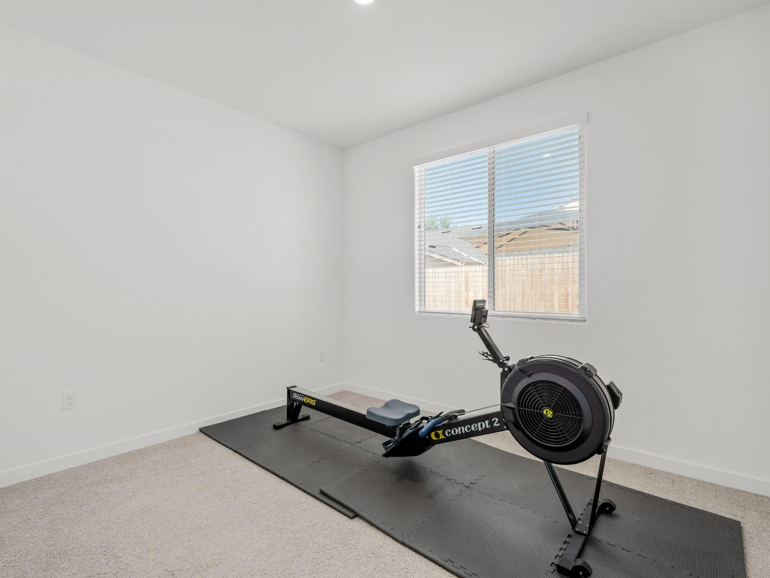 2682 Highland Avenue Clovis, CA 93619 - Photo 16 of 29 a room with gym equipment and windows