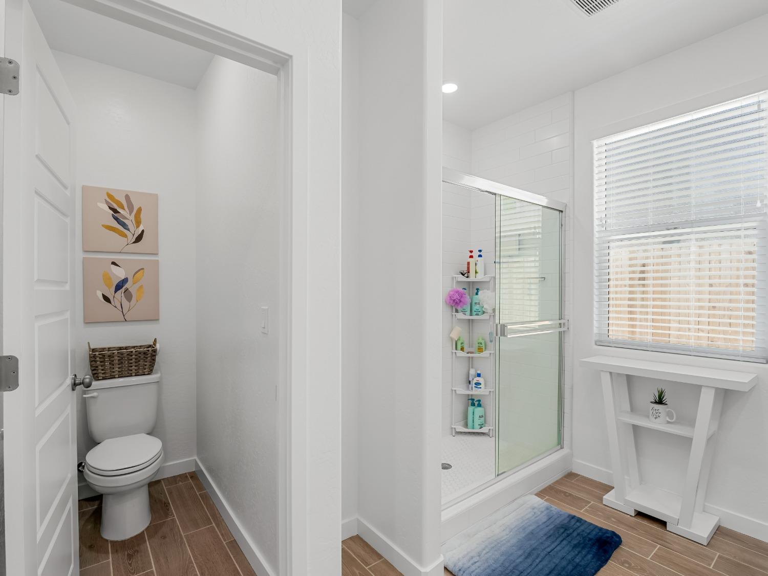 2682 Highland Avenue Clovis, CA 93619 - Photo 21 of 29 a bathroom with a toilet and a shower curtain