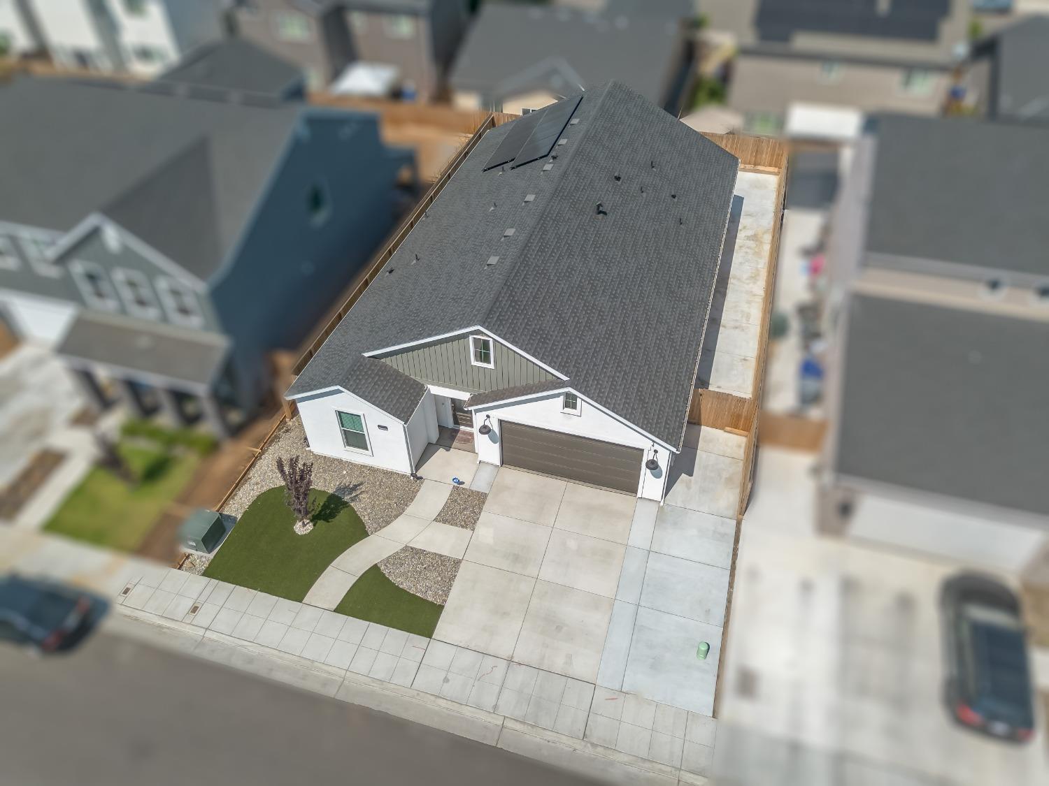 2682 Highland Avenue Clovis, CA 93619 - Photo 27 of 29 a view of entryway and hall