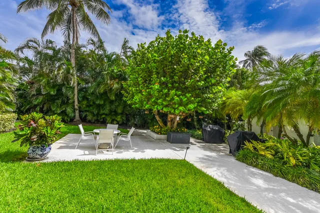 $557,000 | 2860 South Ocean Boulevard, Unit 311, Palm Beach, FL 33480