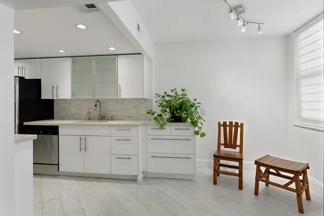 $557,000 | 2860 South Ocean Boulevard, Unit 311, Palm Beach, FL 33480