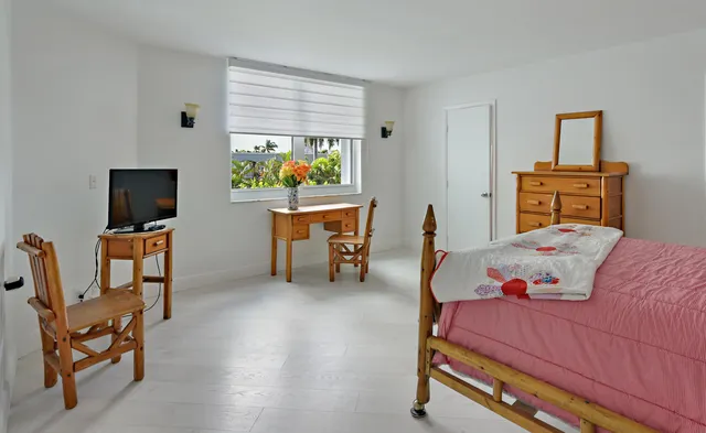 $557,000 | 2860 South Ocean Boulevard, Unit 311, Palm Beach, FL 33480