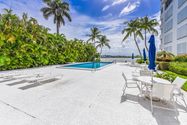 $557,000 | 2860 South Ocean Boulevard, Unit 311, Palm Beach, FL 33480