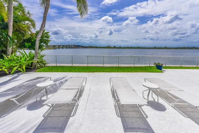 $557,000 | 2860 South Ocean Boulevard, Unit 311, Palm Beach, FL 33480