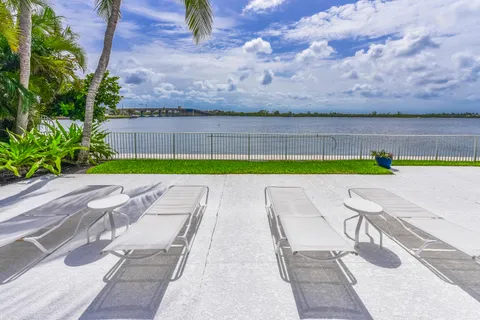 $557,000 | 2860 South Ocean Boulevard, Unit 311, Palm Beach, FL 33480