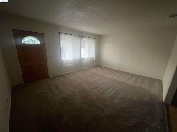 a view of empty room with window