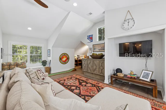 $895,000 | 42 Newberry Court, Bluffton, SC 29910