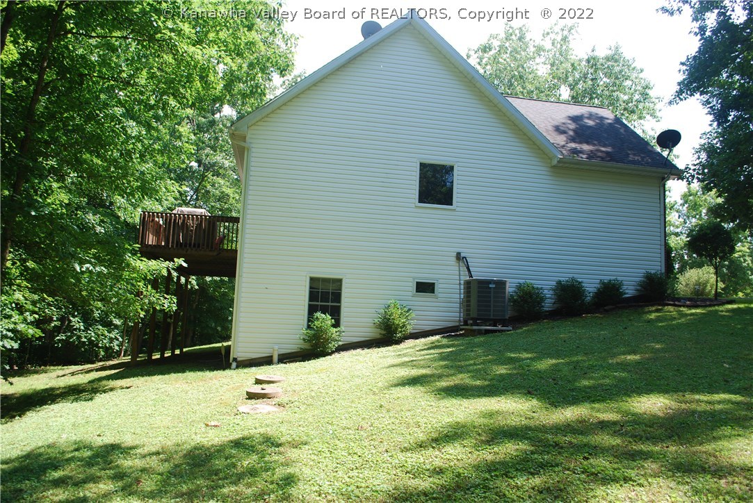 520 Poplar Heights Road Point Pleasant, WV 25550 - Photo 3 of 29 Left side of house.