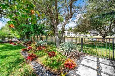 $1,250,000 | 3069 Safflower Circle, West Palm Beach, FL 33401