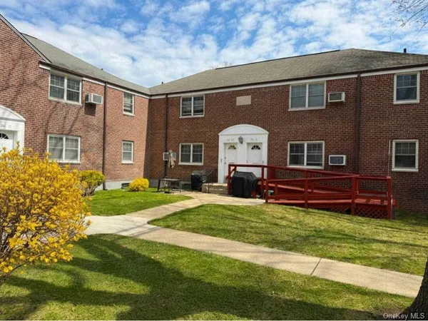 $398,000 | 251-19 61st Avenue, Unit 19A | Little Neck