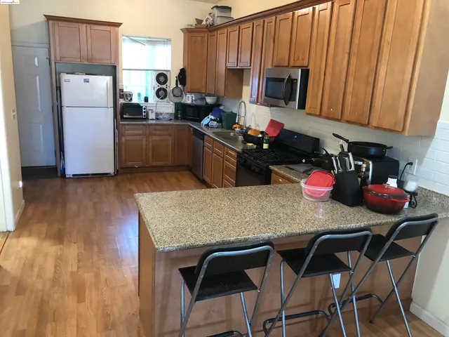$950 | 3433 Haven Downstairs, Unit DOWNSTAIRS #2, Oakland, CA 94608