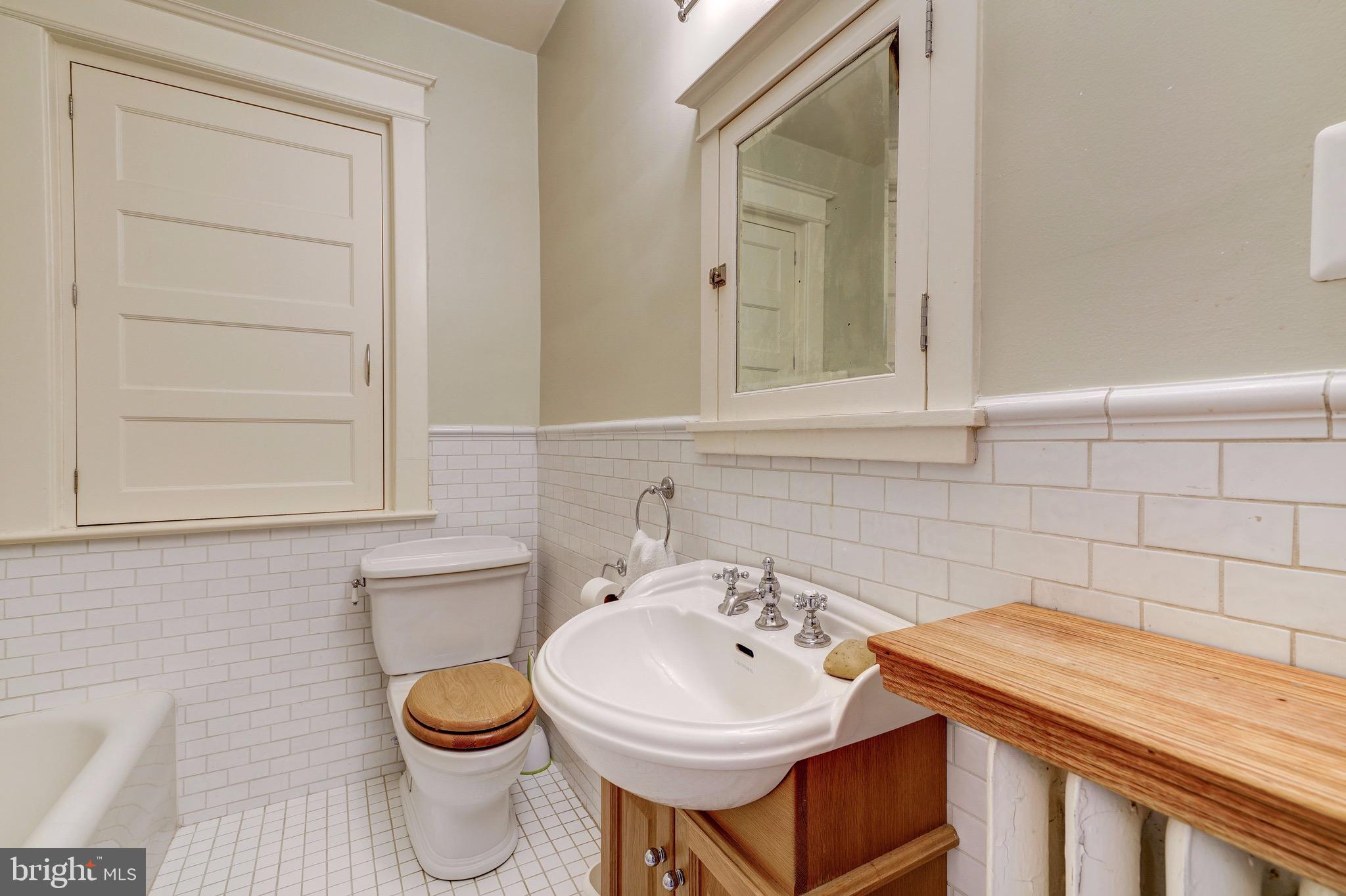 3121 33rd Place Northwest Washington, DC 20008 - Photo 14 of 20 Bathroom