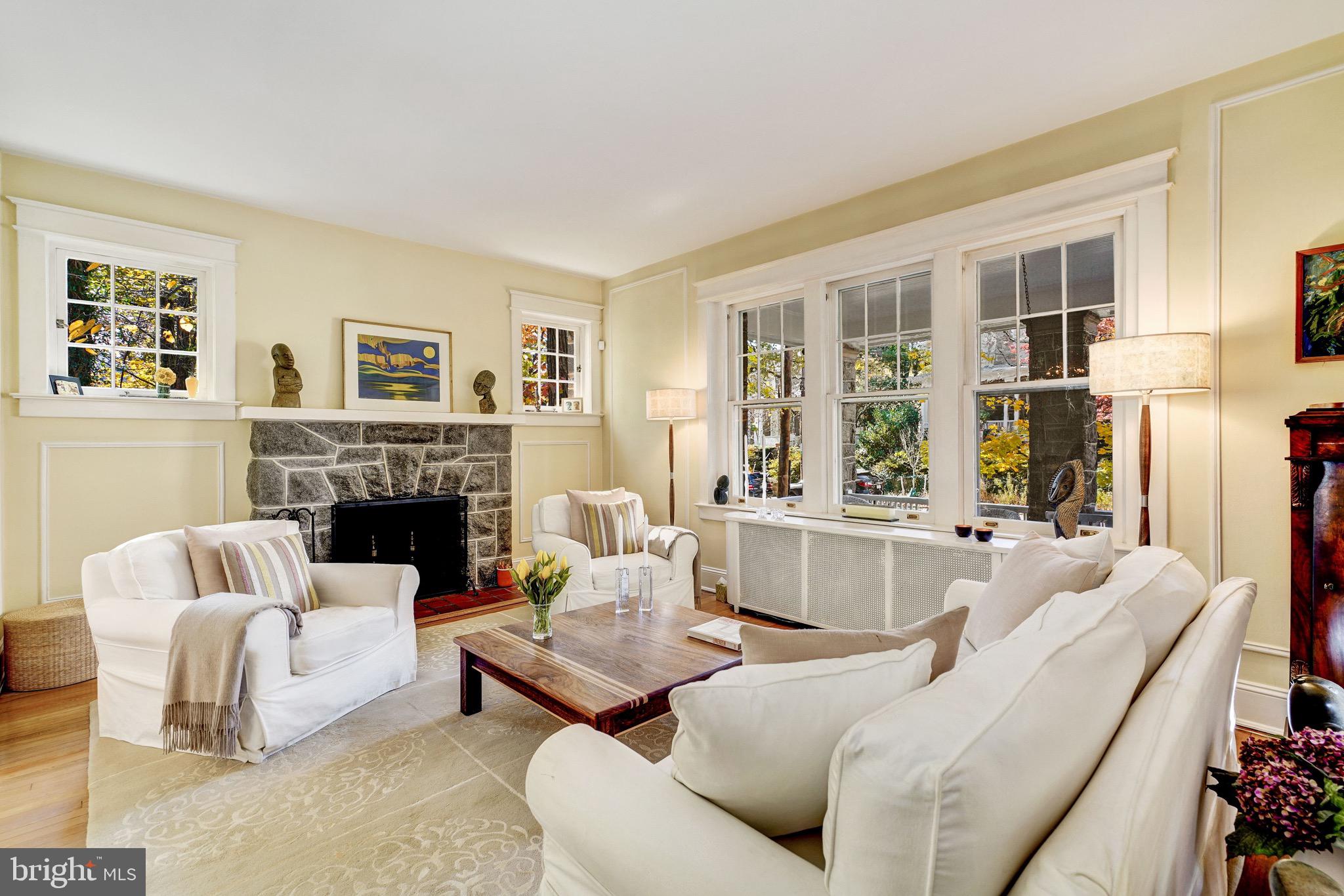 3121 33rd Place Northwest Washington, DC 20008 - Photo 4 of 20 Living room