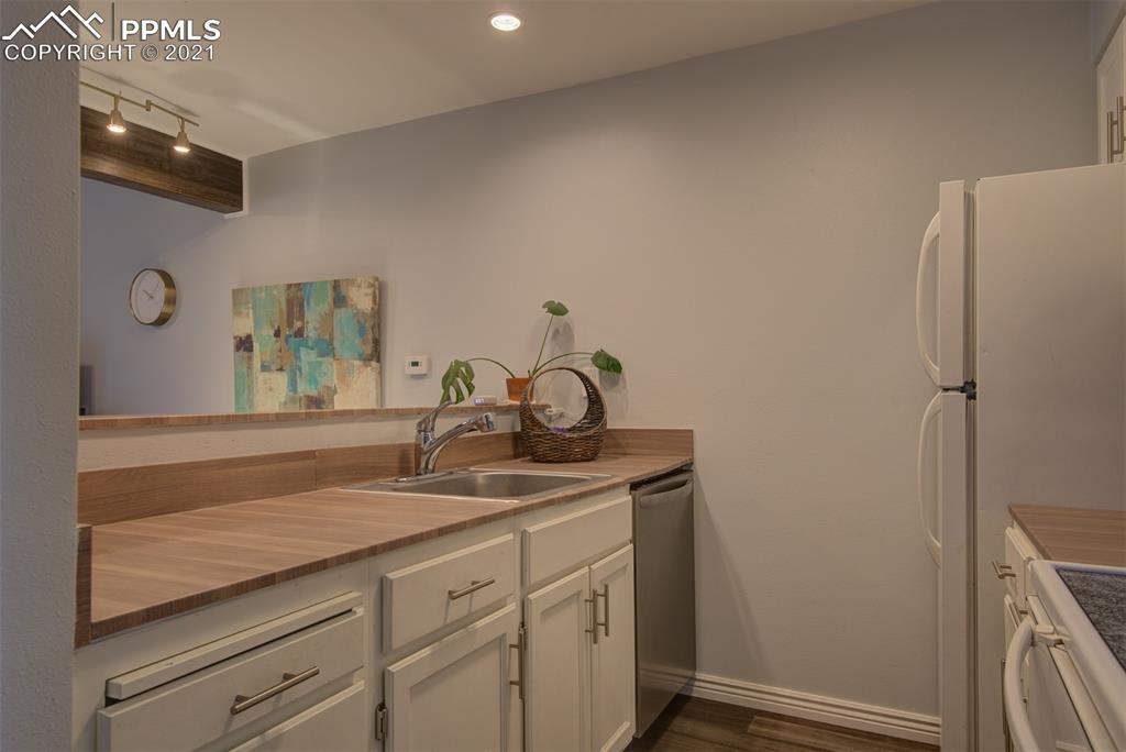 4509 North Carefree Circle Colorado Springs, CO 80917 - Photo 7 of 32