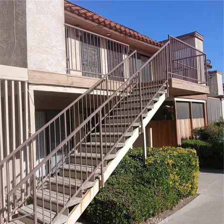 a view of a house with backyard and deck