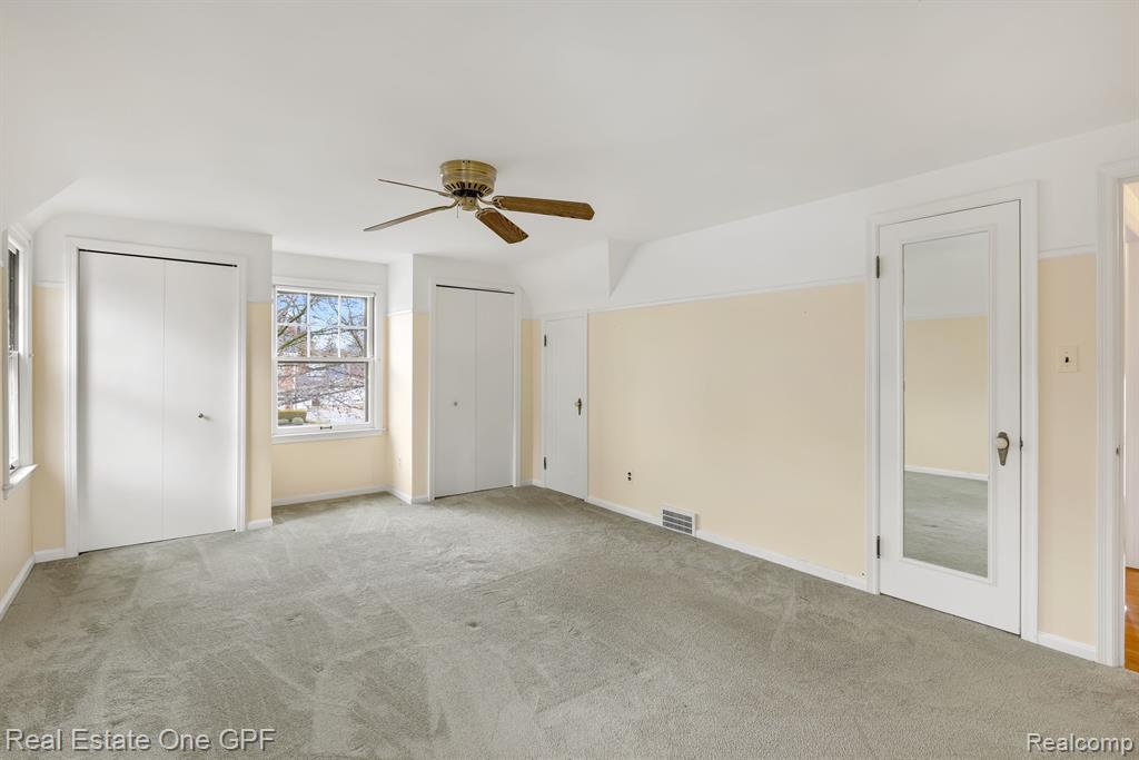 879 Roslyn Road Grosse Pointe Woods, MI 48236 - Photo 23 of 39