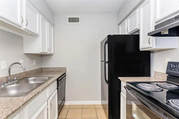 $899 | 10301 Sandpiper Drive, Unit 30333, Houston, TX 77096